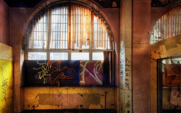 Window to courtyard - Abandoned Urban Art Views:9641 Date:2011/7/20 7:03:52